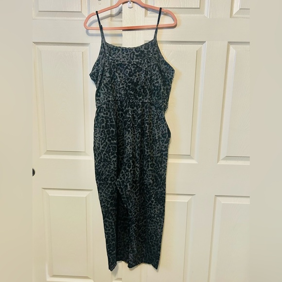 🔥💙Old Navy Charcoal leopard print jumpsuit xl - Picture 6 of 7